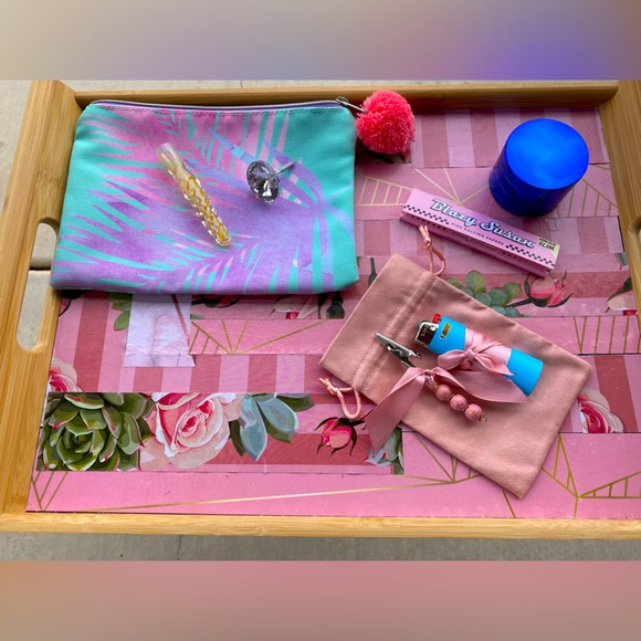 When A Woman Smokes Kit 💨 - Picture 1 of 9